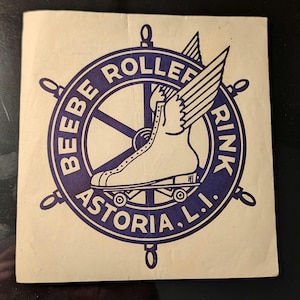 Beebee Roller Rink uit de jaren 40 - Astoria, Long Island New York gegomd sticker - oud en origineel - vintage reis- of koffersticker