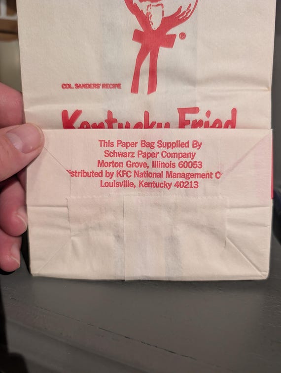 1970年代のケンタッキーフライドチキンの袋の看板 - 昔のオリジナルKFC
