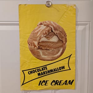 Anni '50 Poster con cartello per gelato al cioccolato e marshmallow Poster con cartello vintage originale - Vecchia fontana di soda