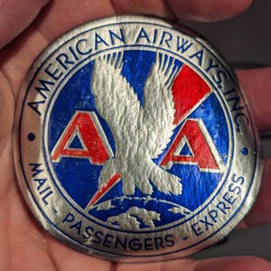 Etichetta gommata American Airlines anni '40 - Vecchia e originale in rilievo - Adesivo vintage da viaggio o valigia