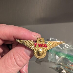 Ali in metallo per piloti junior della TWA Airlines degli anni '50 - Vecchie e originali - Spilla in metallo per assistenti di volo per bambini da viaggio vintage