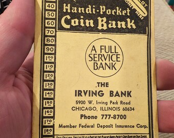 Sobre de bolsillo para alcancía con monedas de diez centavos del Irving Bank of Chicago, década de 1940