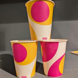 NOS 1990s Dixie Cups - Old & Original Waxed paper cup for Soda or Beverages - Pink and Yellow Design 6 ounce size