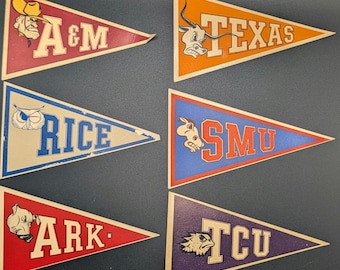 Humble Standard Oil Texas Football-Etikett aus den 1950er Jahren – alt und original – Vintage-Reise- oder Kofferaufkleber – Auswahl: Texas Universitäten 1953