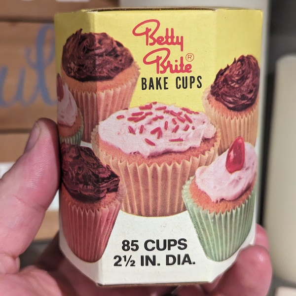 1970's 1980's Betty Brite Bake Cups Pleated Baking Cups - Old & Original Kitchen Country Store Decor - Vintage Cupcake Liner