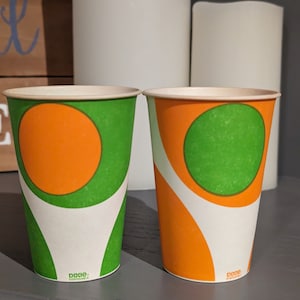 Lote de 2: Vasos de papel para expendedoras Groovy de la década de 1960, 7 1/4 oz, Dixie Paper Cup, antiguos y originales