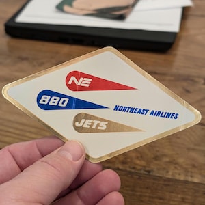 Etichetta adesiva in lamina Northeast Airlines 880 Jets degli anni '60 - Vecchia e originale - Decalcomania da viaggio o valigia vintage