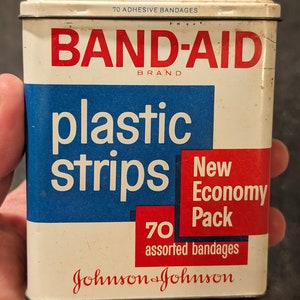 Original Vintage 1970er Jahre Pflaster New Economy Pack Kunststoff Streifen Bandaids Dose - leer Johnson & Johnson