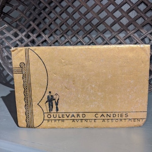 1940&#39;s Boulevard Candies - Old & Original Candy Box from Chicago, Illinois Chocolate Box