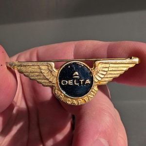 Ali da pilota junior Delta Air Lines anni '60 in metallo - Vecchie e originali - Viaggi d'epoca