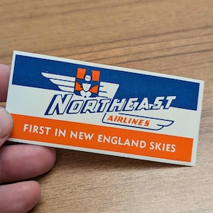 Etichetta gommata Yankee First in New England della Northeast Airlines degli anni '40 - Vecchia e originale - Decalcomania vintage per viaggio o valigia