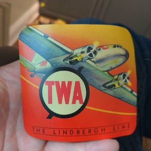 Etichetta gommata TWA Airlines The Lindbergh Line degli anni '40 - Vecchia e originale - Decalcomania da viaggio o valigia vintage
