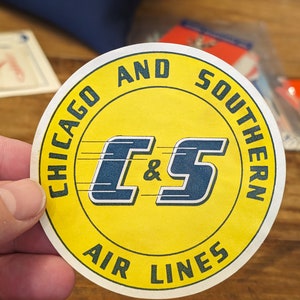 Etichetta Chicago and Southern Service Airlines degli anni '50 - Vecchia e originale - Decalcomania da viaggio o valigia vintage - Versione gialla