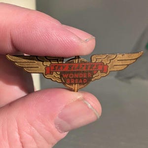 1930s Wonder Bread Sky Blazers Metal Wings - Vecchio e originale - Spilla da viaggio vintage in metallo Roscoe Turner