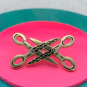 Scissors scissoring enamel pin, lesbian sapphic pin, queer jewelry, gold or silver, flirty gay jewelry