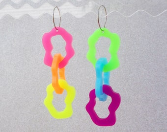 Brincos de corrente arco-íris neon - joias acrílicas ousadas