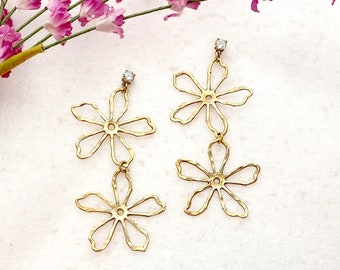 Daisy chain earring, golden brass flower earring, cubic zirconia dangle earrings, 90s vibes, handmade jewelry