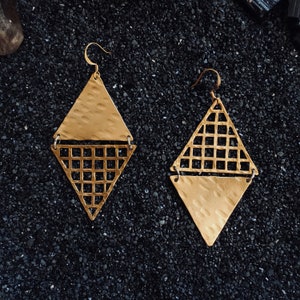 Power Grid earrings : asymmetrical hand-stamped brass triangles