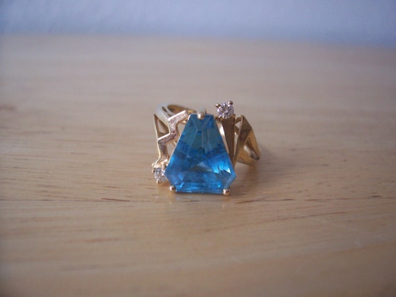 Vintage Large Blue Topaz and Diamond Ring in 14kt… - image 5