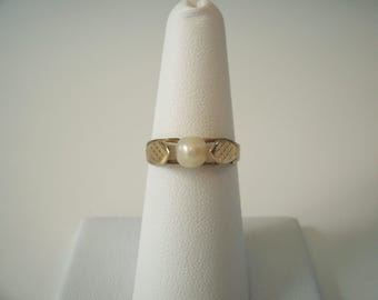Vintage Natural Pearl Ring in Yellow Gold