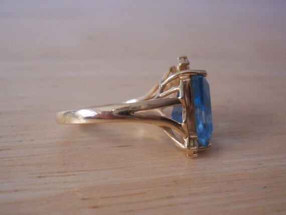 Vintage Large Blue Topaz and Diamond Ring in 14kt… - image 4