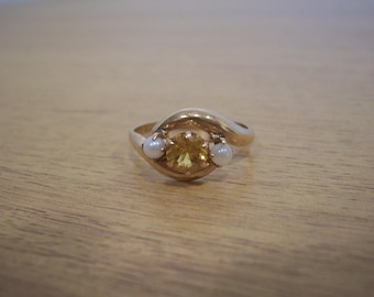 Vintage Natural Citrine and Pearl Ring in Yellow Gold