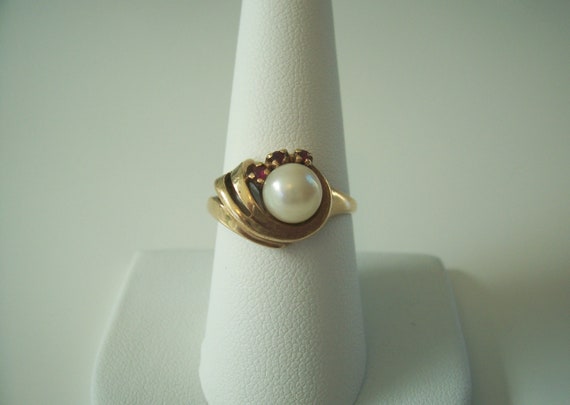 Vintage Natural Pearl and Ruby Ring in Yellow Gold - image 3