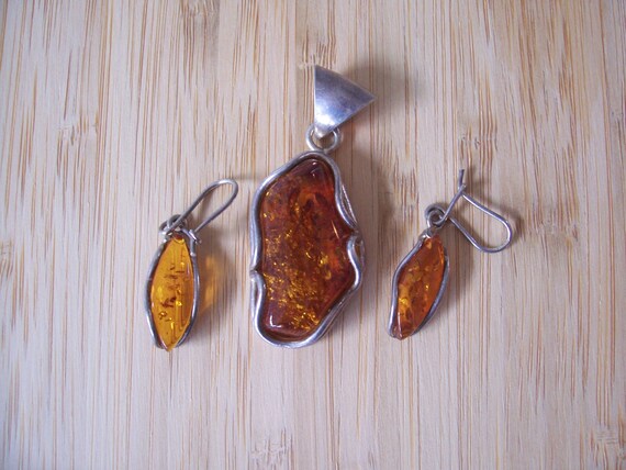 Vintage Large Amber Pendant and Earrings set in S… - image 3