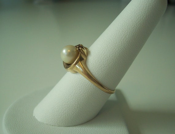 Vintage Natural Pearl and Ruby Ring in Yellow Gold - image 4
