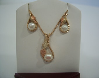 Vintage Black Hills Pearl Earrings and Pendant set in Yellow and Rose Gold