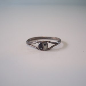 Dainty Vintage Ying Yang Sterling Silver Ring