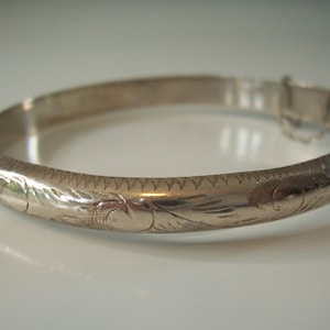 Beautiful Vintage Etched Sterlin Silver Bangel Bracelet with Locking Clasp