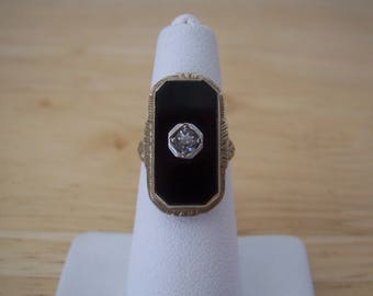 Vintage natural Black Onyx and Diamond Filigree Ring in 14kt White Gold