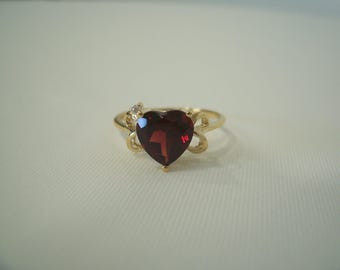 Natural Heart Shape Garnet Ring in yellow Gold with Diamond Accent