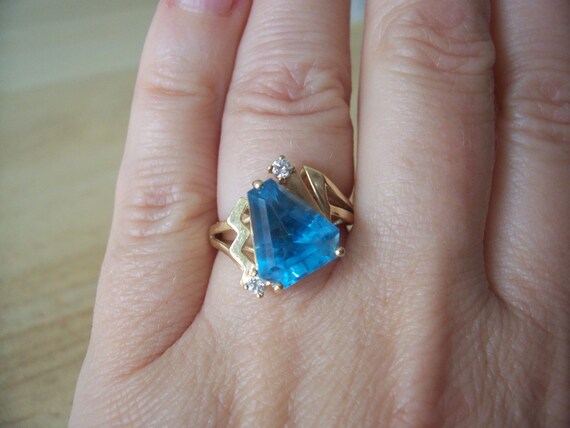 Vintage Large Blue Topaz and Diamond Ring in 14kt… - image 8