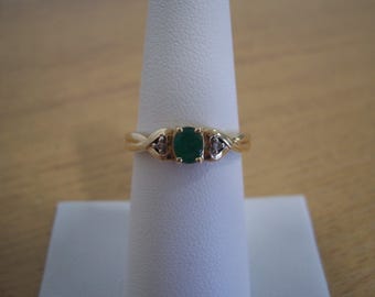 Vintage Natural Emerald and Diamond Ring in Yellow Gold with Hearts
