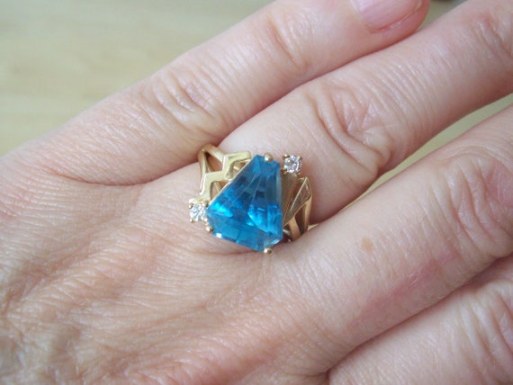 Vintage Large Blue Topaz and Diamond Ring in 14kt… - image 7