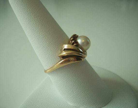 Vintage Natural Pearl and Ruby Ring in Yellow Gold - image 5