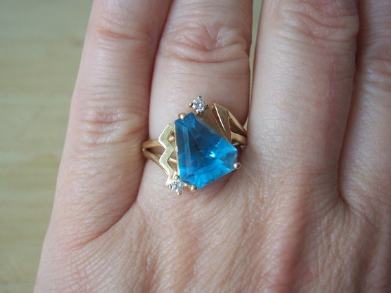 Vintage Large Blue Topaz and Diamond Ring in 14kt… - image 9