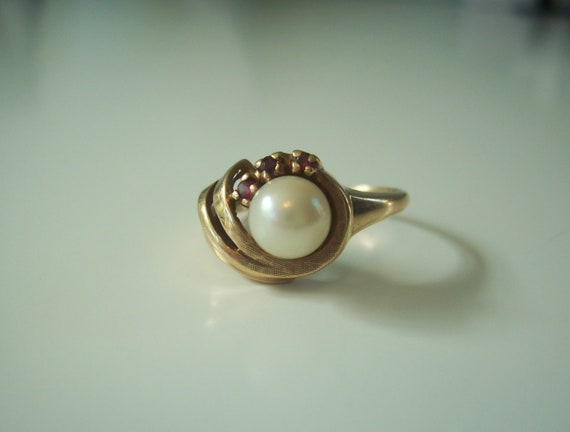 Vintage Natural Pearl and Ruby Ring in Yellow Gold - image 1