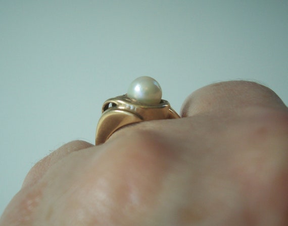 Vintage Natural Pearl and Ruby Ring in Yellow Gold - image 10