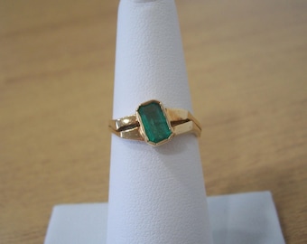 Vintage Natural Emerald Cut Green Spinel Ring in Yellow Gold