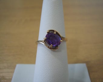 Vintage Natural Oval Amethyst Ring in Yellow Gold