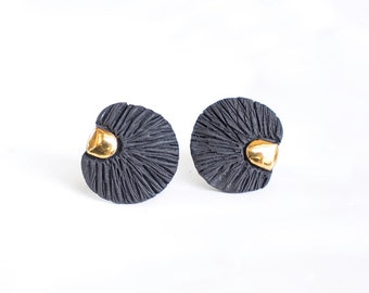 Black round porcelain earrings, Black and gold earrings, Round stud earrings, Black earrings with golden detail, Dainty Circle Earrings