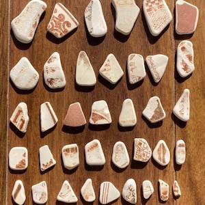 Lot Of 37 Brown & Cream White Sea Pottery Piece Set From Scotland - For Jewellery, Crafts Or Display - Transferware And Spongeware FX8