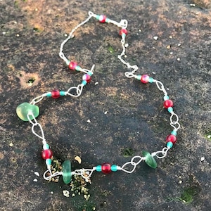 19.25&quot; Sterling Silver Wire Wrapped Scottish Red And Teal Green Winter Christmas Seaglass Necklace - Festive CS21