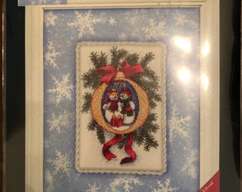 Dimensiones - Regalos en la nieve **Plus GRATIS cualquier 9.99 Mini Kit de Adorno** - Gold Nugget Count cross Stitch Kit NIP #8718 **Envío Gratis**