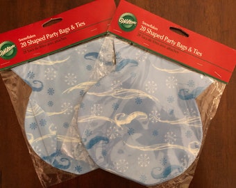 Wilton - 2 Pack 20 Snowflake Shaped Party Bags and Ties ***Free Shipping***
