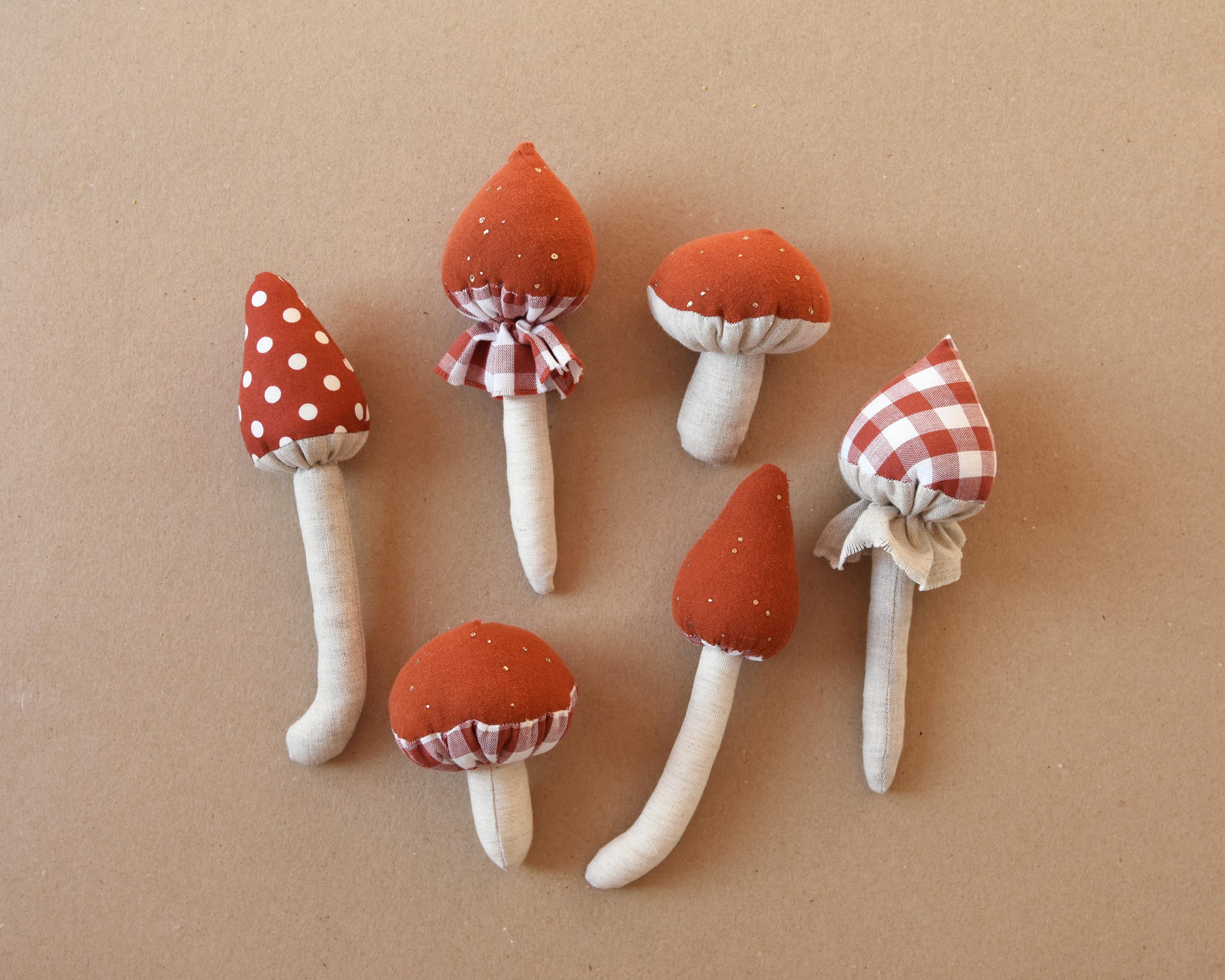 Outil d'approvisionnement de reprise: kit de couture de broderie de champignons en bois, outil de couture, kit de réparation de repriser en bois avec aiguille à coudre pour repriser les chaussettes