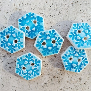 Boutons géométriques en céramique, Set de six boutons hexagones bleu turquoise, boutons à coudre fait main en porcelaine. image 1